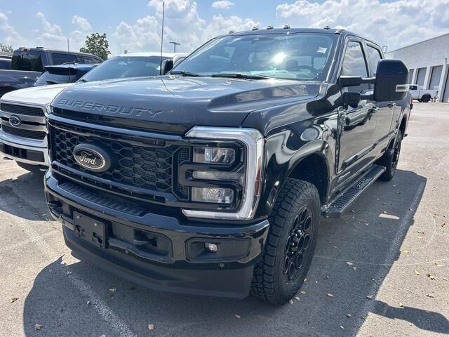 2025 Ford F-250 Super Duty Lariat — photo 1 of 10
