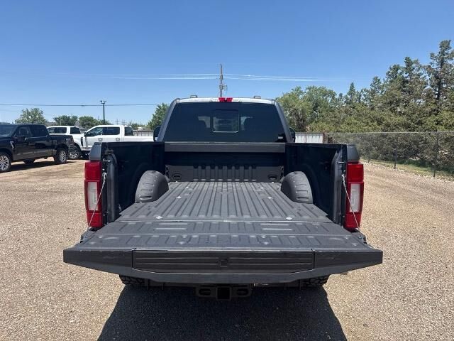 2021 Ford F-250 Super Duty Lariat — photo 1 of 9