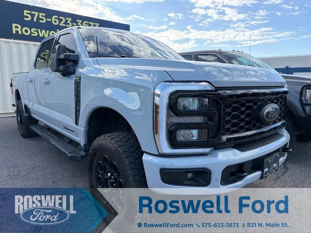 2025 Ford F-250 Super Duty Lariat — photo 1 of 9