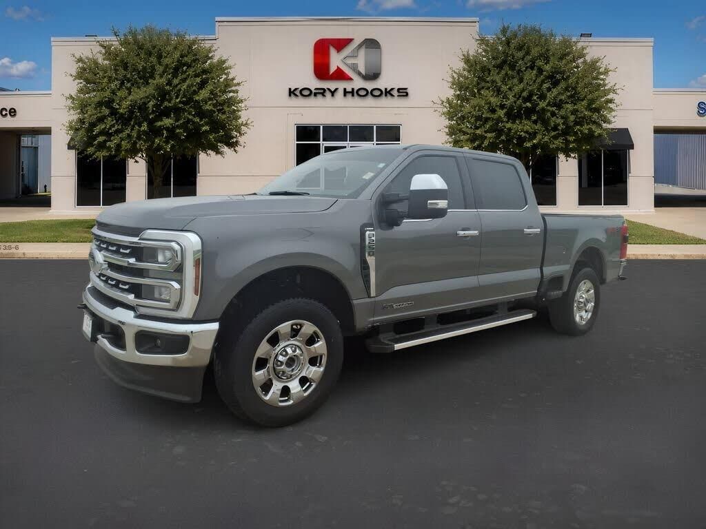 2025 Ford F-250 Super Duty Lariat — photo 1 of 2