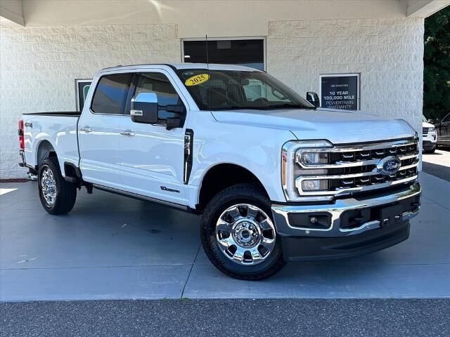 2025 Ford F-250 Super Duty Lariat — photo 1 of 16