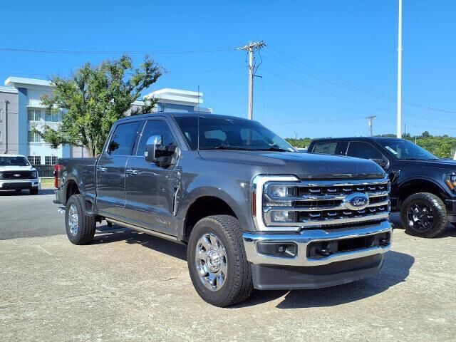 2025 Ford F-250 Super Duty Lariat — photo 1 of 26