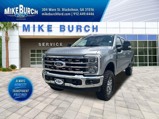 2024 Ford F-250 Super Duty Lariat — photo 1 of 8