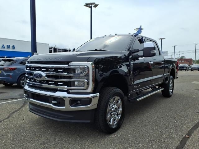 2024 Ford F-250 Super Duty Lariat — photo 1 of 26