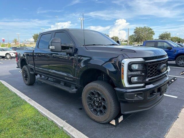 2025 Ford F-250 Super Duty Lariat — photo 1 of 21
