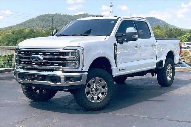 2025 Ford F-250 Super Duty Lariat — photo 1 of 13