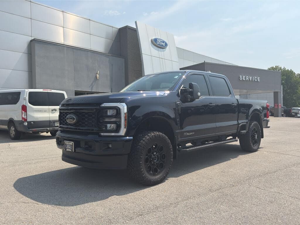 2025 Ford F-250 Super Duty Lariat — photo 1 of 1