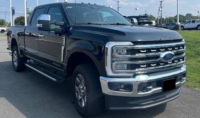 2024 Ford F-250 Super Duty Lariat — photo 1 of 24