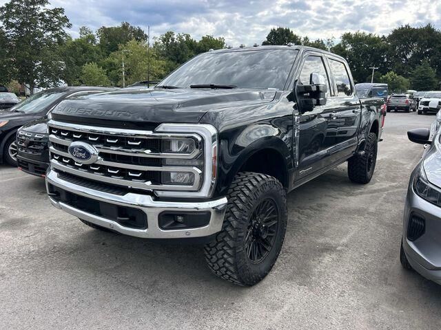 2025 Ford F-250 Super Duty Lariat — photo 1 of 10