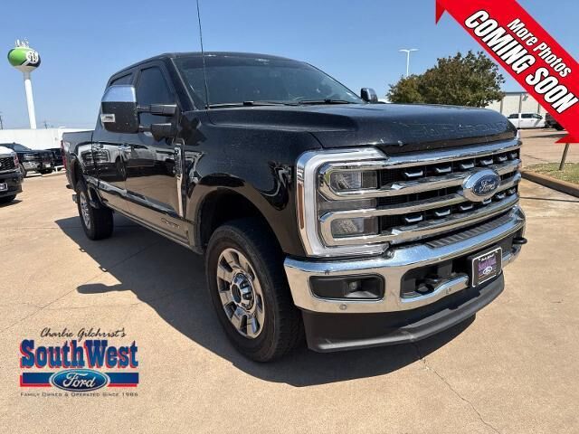 2025 Ford F-250 Super Duty Lariat — photo 1 of 13