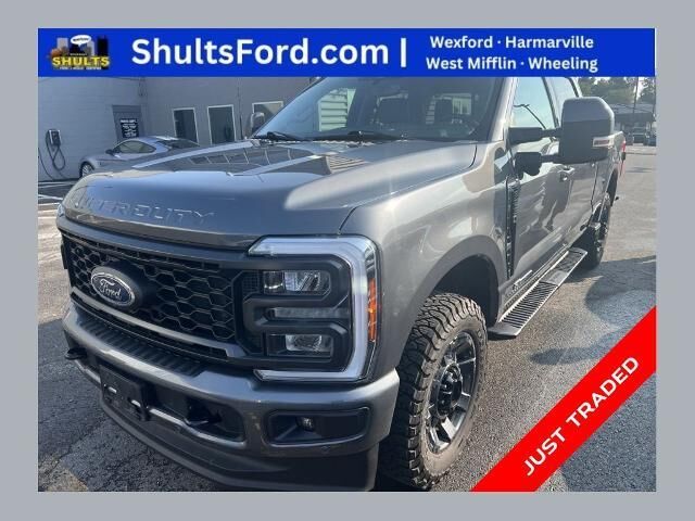 2023 Ford F-250 Super Duty Lariat — photo 1 of 26