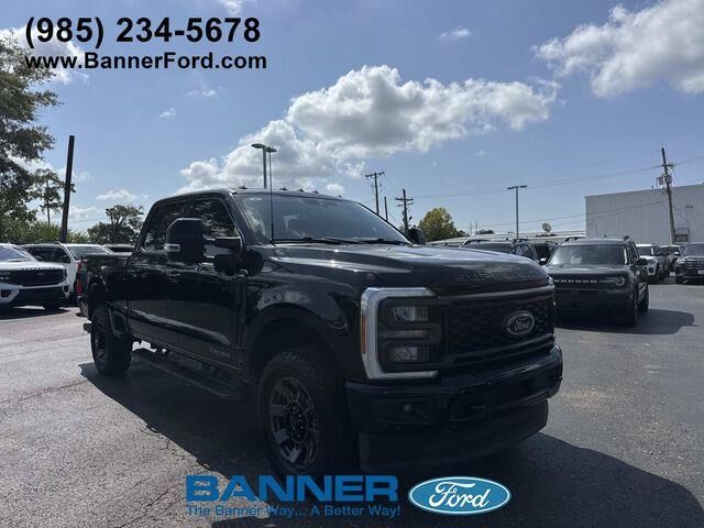 2023 Ford F-250 Super Duty Lariat — photo 1 of 26