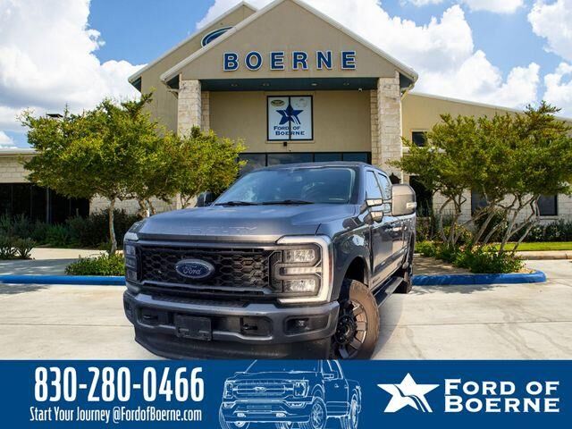 2023 Ford F-250 Super Duty Lariat — photo 1 of 26