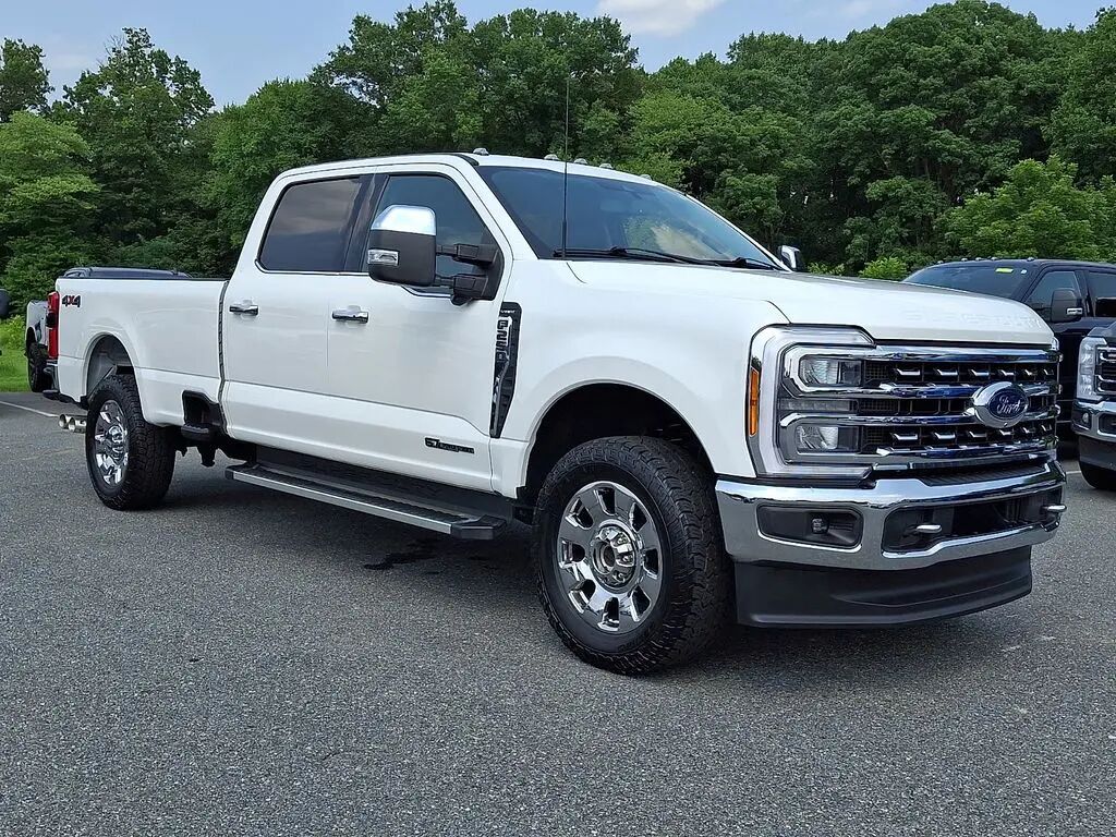 2023 Ford F-250 Super Duty Lariat — photo 1 of 26