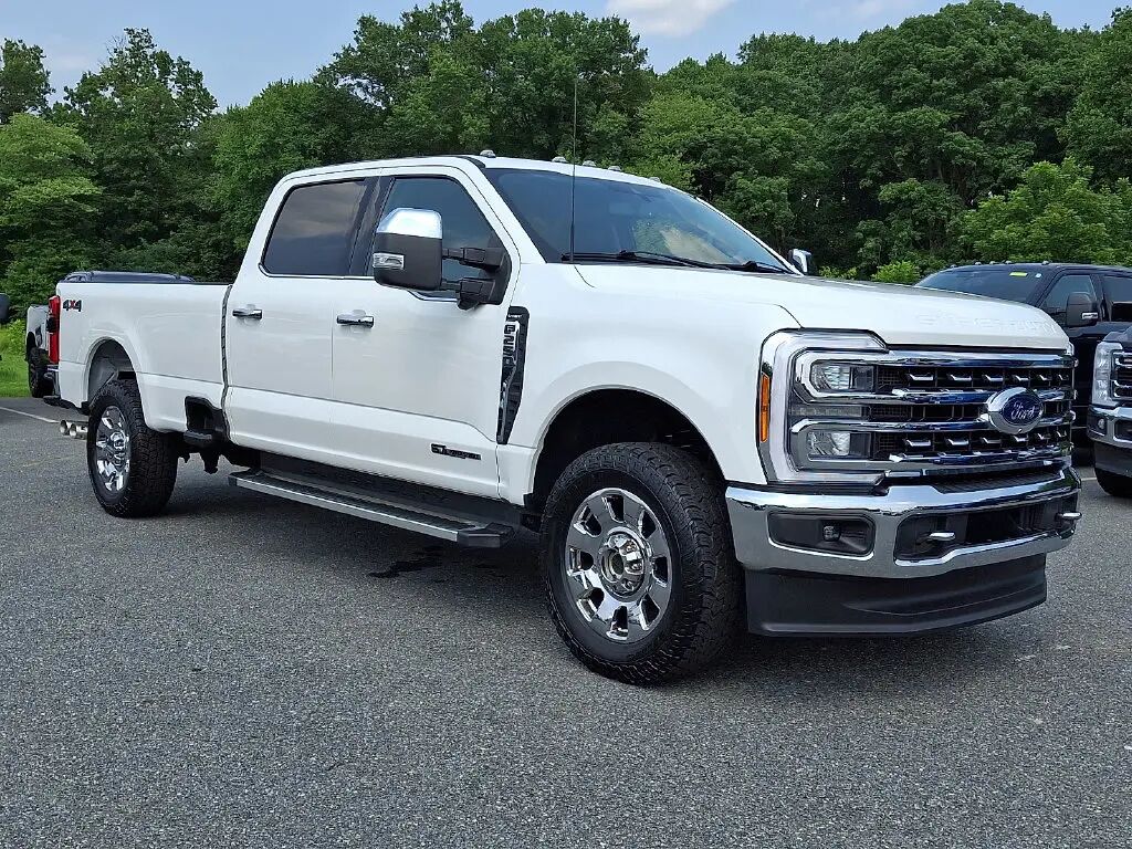2023 Ford F-250 Super Duty Lariat — photo 1 of 13