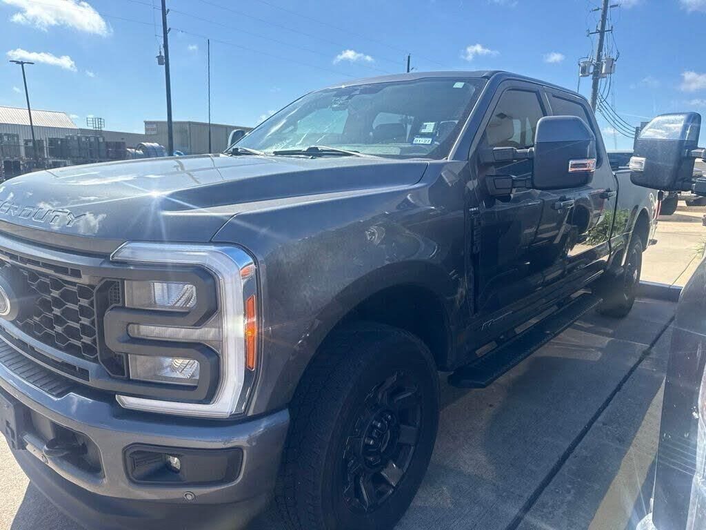 2023 Ford F-250 Super Duty Lariat — photo 1 of 3