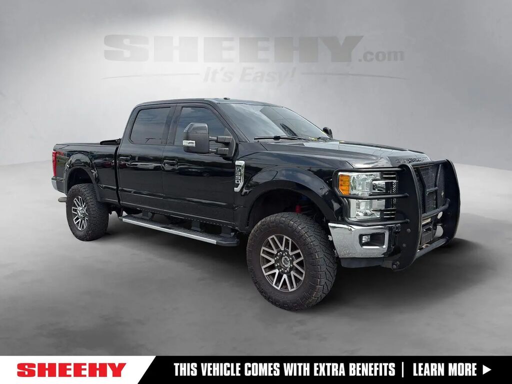 2017 Ford F-350 Super Duty Lariat — photo 1 of 13