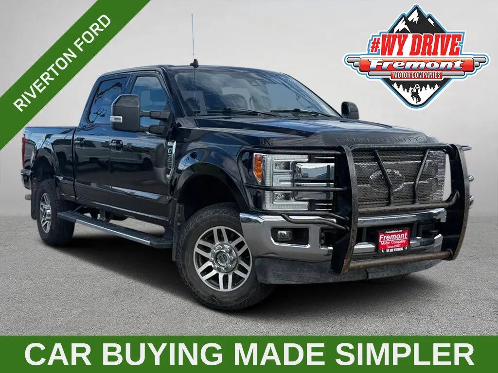 2019 Ford F-350 Super Duty Lariat — photo 1 of 13