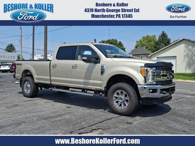 2017 Ford F-350 Super Duty Lariat — photo 1 of 26