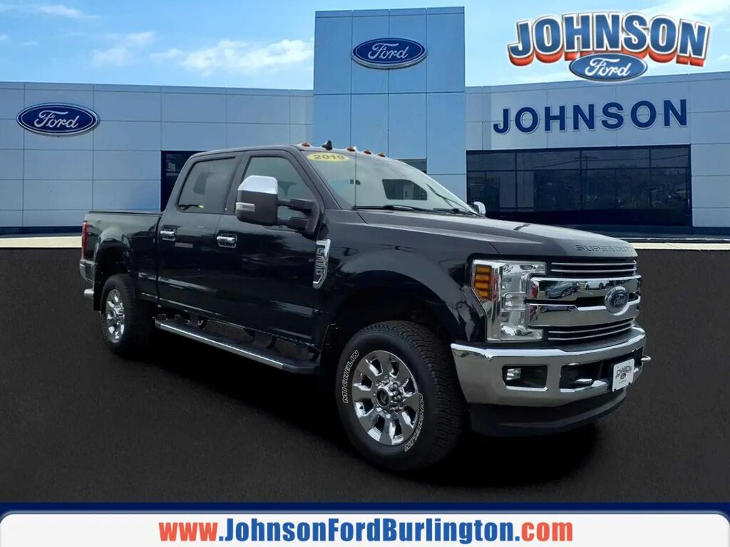 2019 Ford F-350 Super Duty Lariat — photo 1 of 13