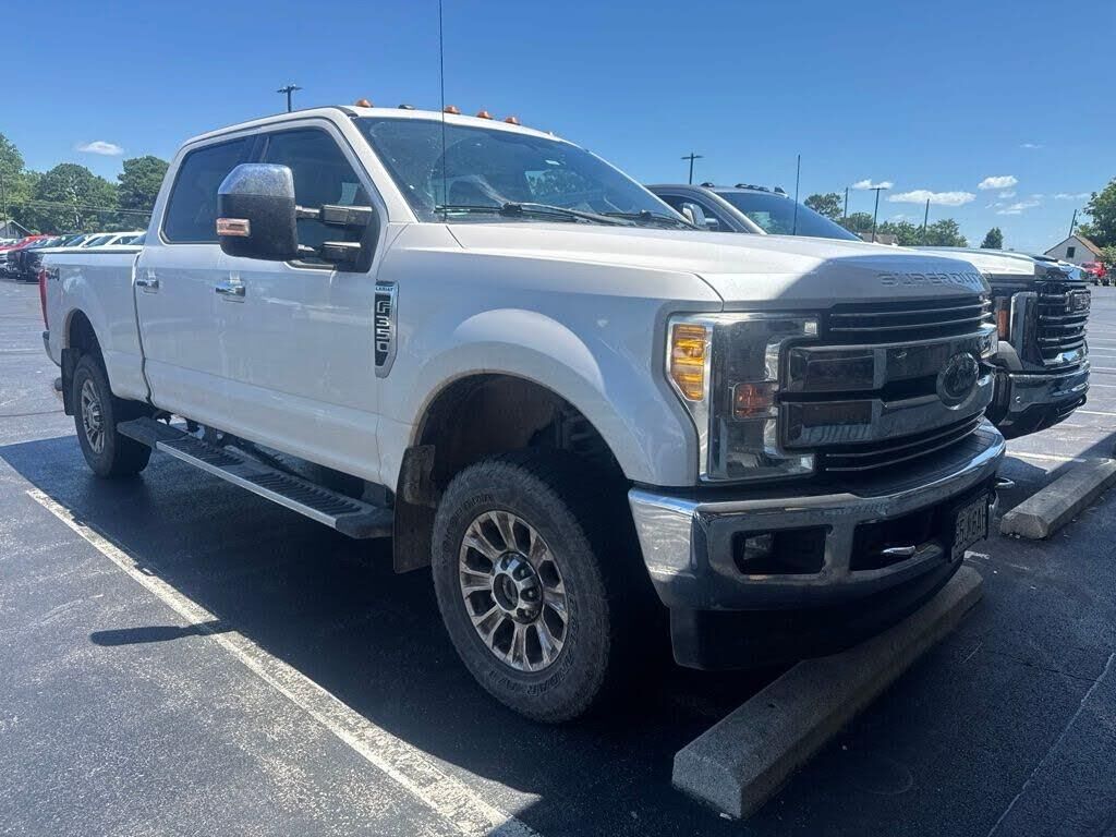 2017 Ford F-350 Super Duty Lariat — photo 1 of 1