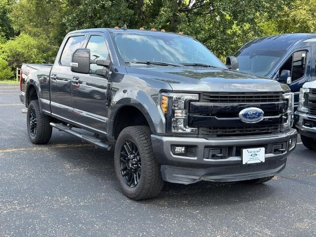 2019 Ford F-350 Super Duty Lariat — photo 1 of 13