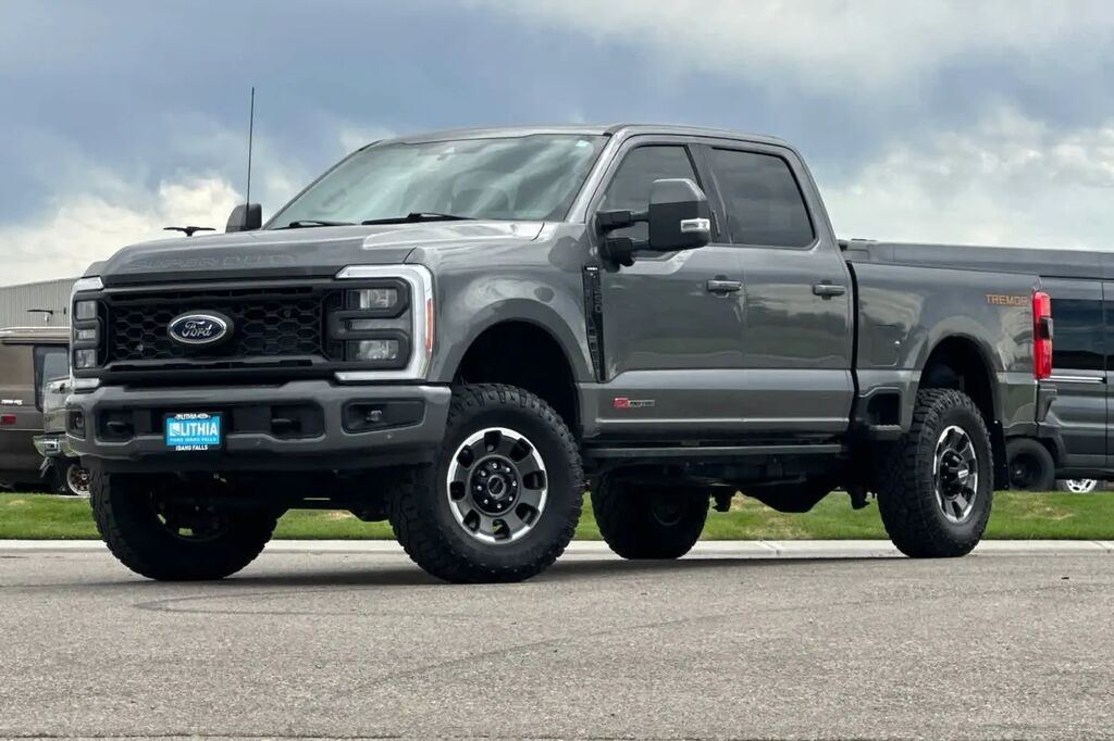 2023 Ford F-350 Super Duty Lariat — photo 1 of 26