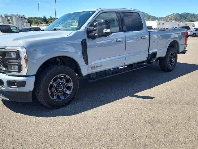 2024 Ford F-350 Super Duty Lariat — photo 1 of 12