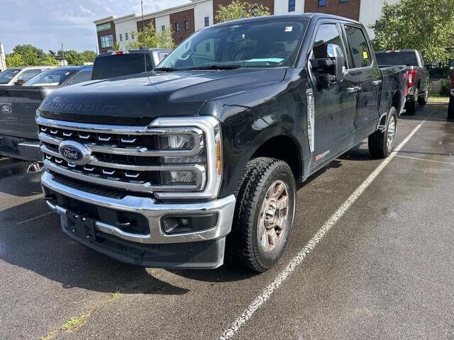 2025 Ford F-350 Super Duty Lariat — photo 1 of 26