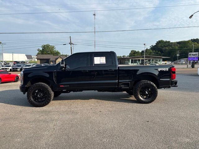 2025 Ford F-350 Super Duty Lariat — photo 1 of 40