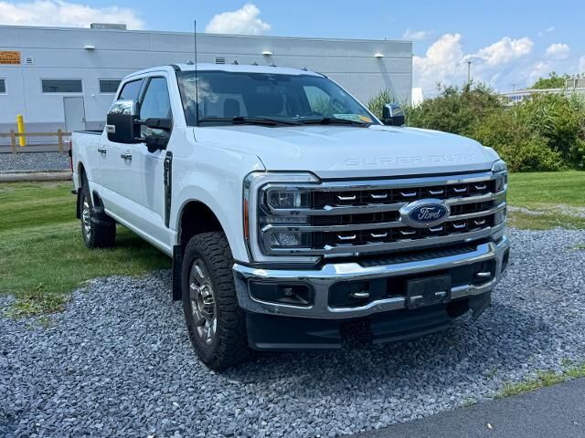 2023 Ford F-350 Super Duty Lariat — photo 1 of 10