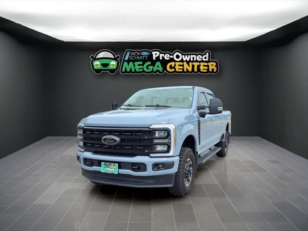 2024 Ford F-350 Super Duty Lariat — photo 1 of 3