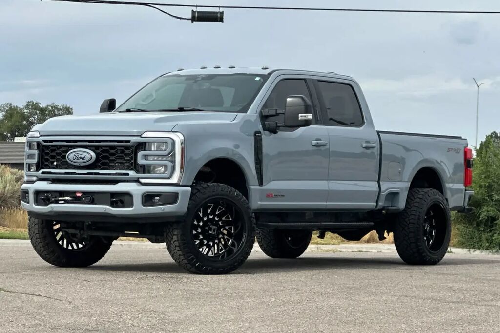 2024 Ford F-350 Super Duty Lariat — photo 1 of 39