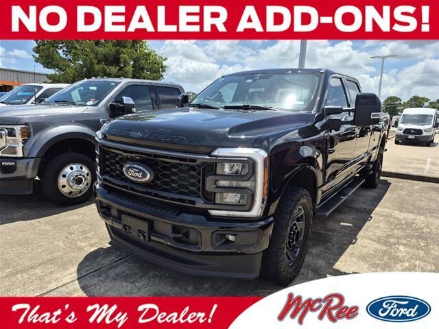2023 Ford F-350 Super Duty Lariat — photo 1 of 4