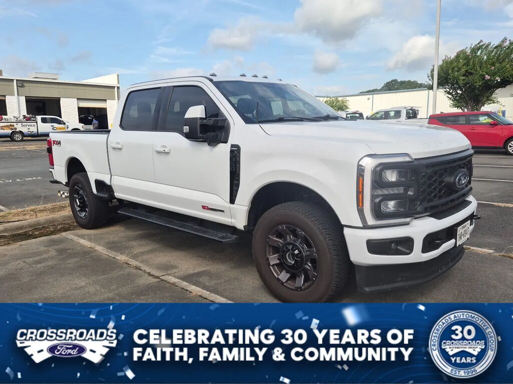 2023 Ford F-350 Super Duty Lariat — photo 1 of 28