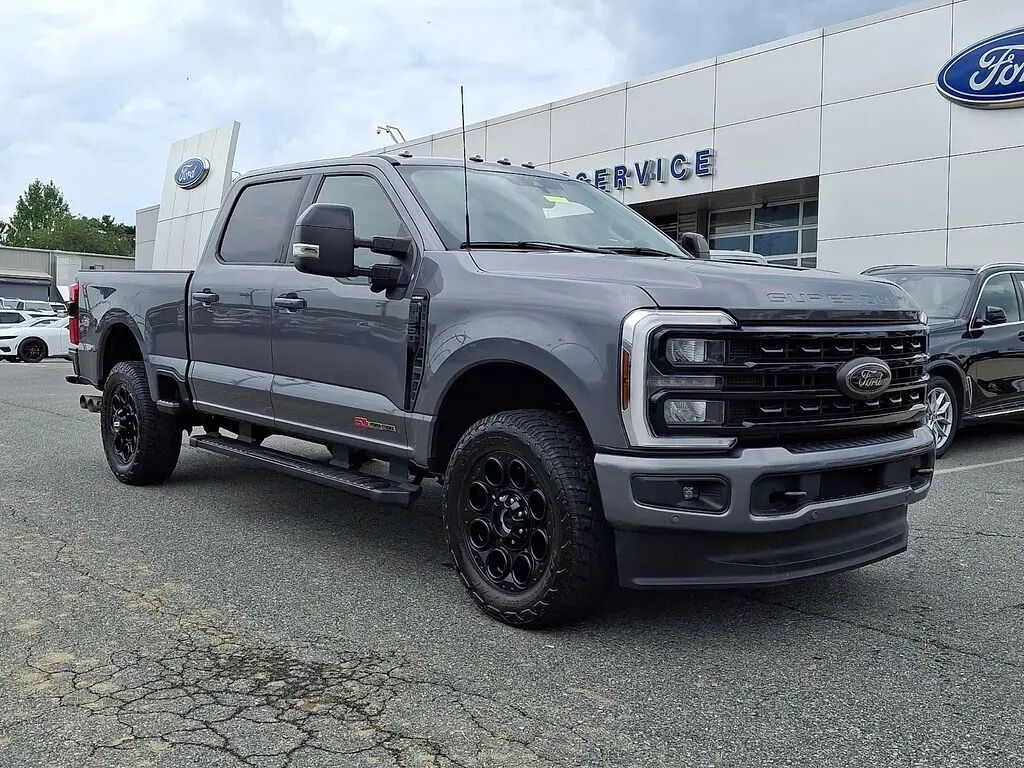 2024 Ford F-350 Super Duty Lariat — photo 1 of 26