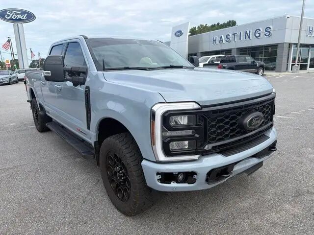 2025 Ford F-350 Super Duty Lariat — photo 1 of 13