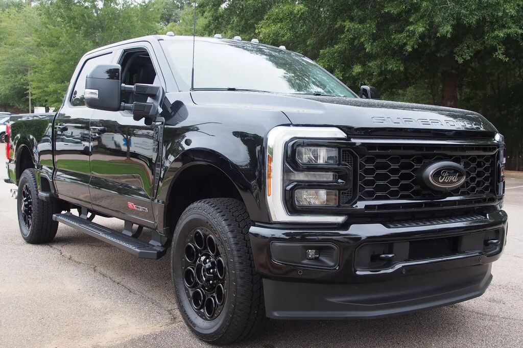 2025 Ford F-350 Super Duty Lariat — photo 1 of 13