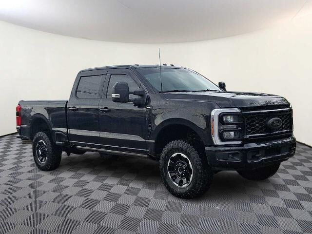 2025 Ford F-350 Super Duty Lariat — photo 1 of 13