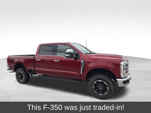 2025 Ford F-350 Super Duty Lariat — photo 1 of 26