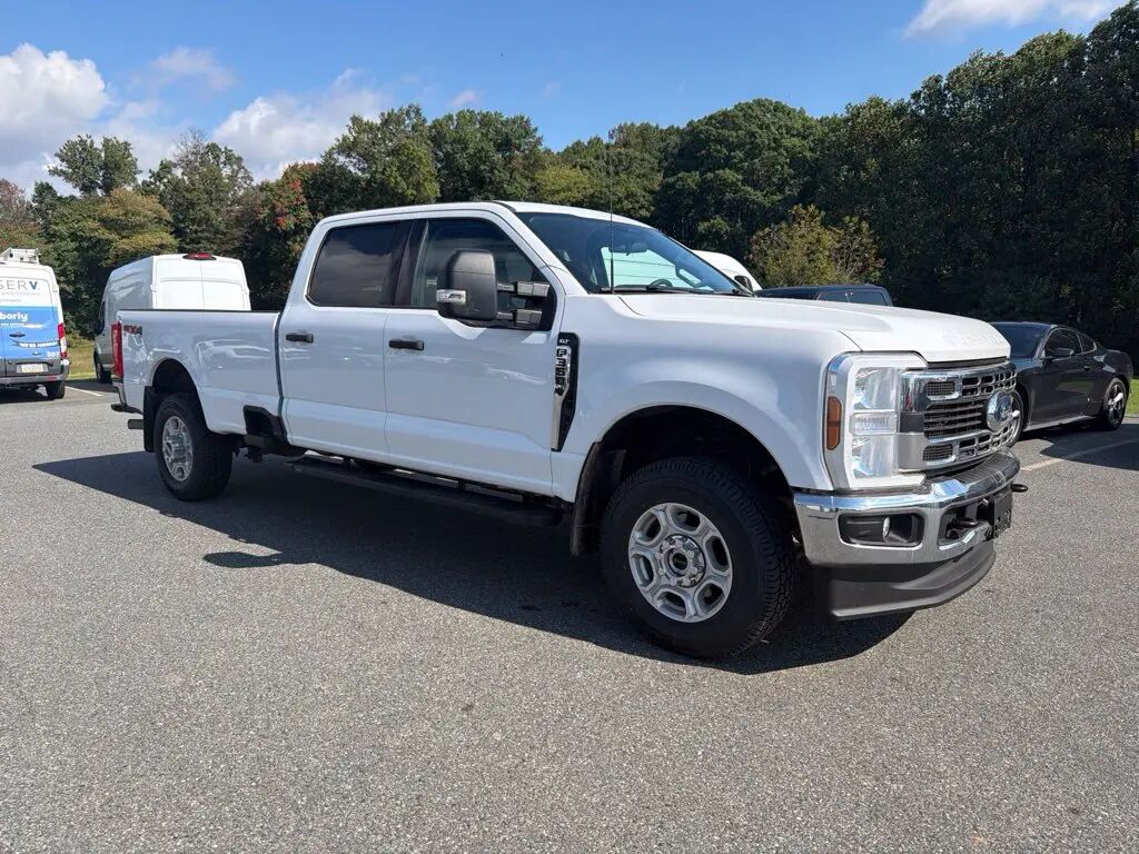 2025 Ford F-350 Super Duty XLT — photo 1 of 13