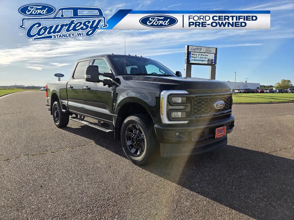 2023 Ford F-350 Super Duty Lariat — photo 1 of 11