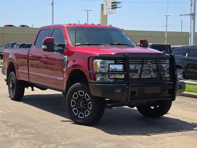 2017 Ford F-350 Super Duty Lariat — photo 1 of 26