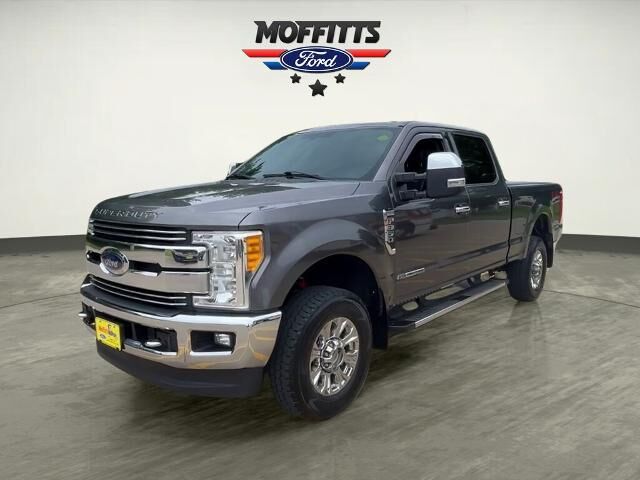 2017 Ford F-350 Super Duty Lariat — photo 1 of 26