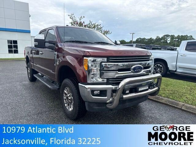 2017 Ford F-350 Super Duty Lariat — photo 1 of 9