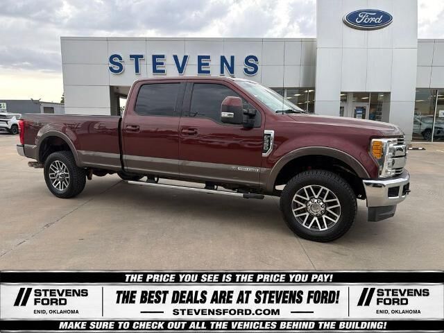 2017 Ford F-350 Super Duty Lariat — photo 1 of 26