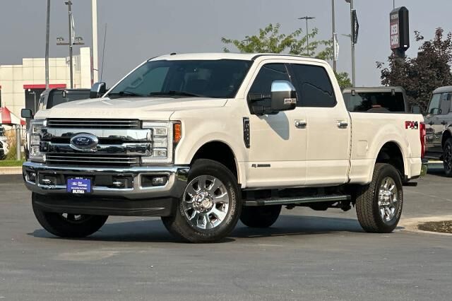 2018 Ford F-350 Super Duty Lariat — photo 1 of 26