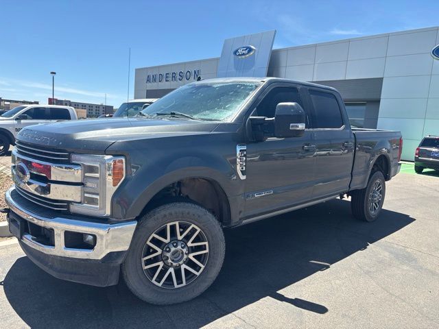 2019 Ford Super Duty F-350 SRW Lariat — photo 1 of 7