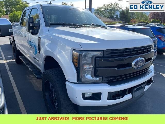 2019 Ford F-350 Super Duty Lariat — photo 1 of 26