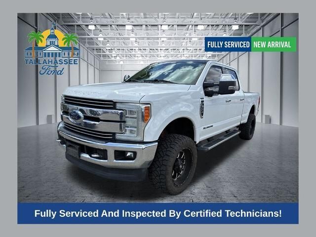 2017 Ford F-350 Super Duty Lariat — photo 1 of 39